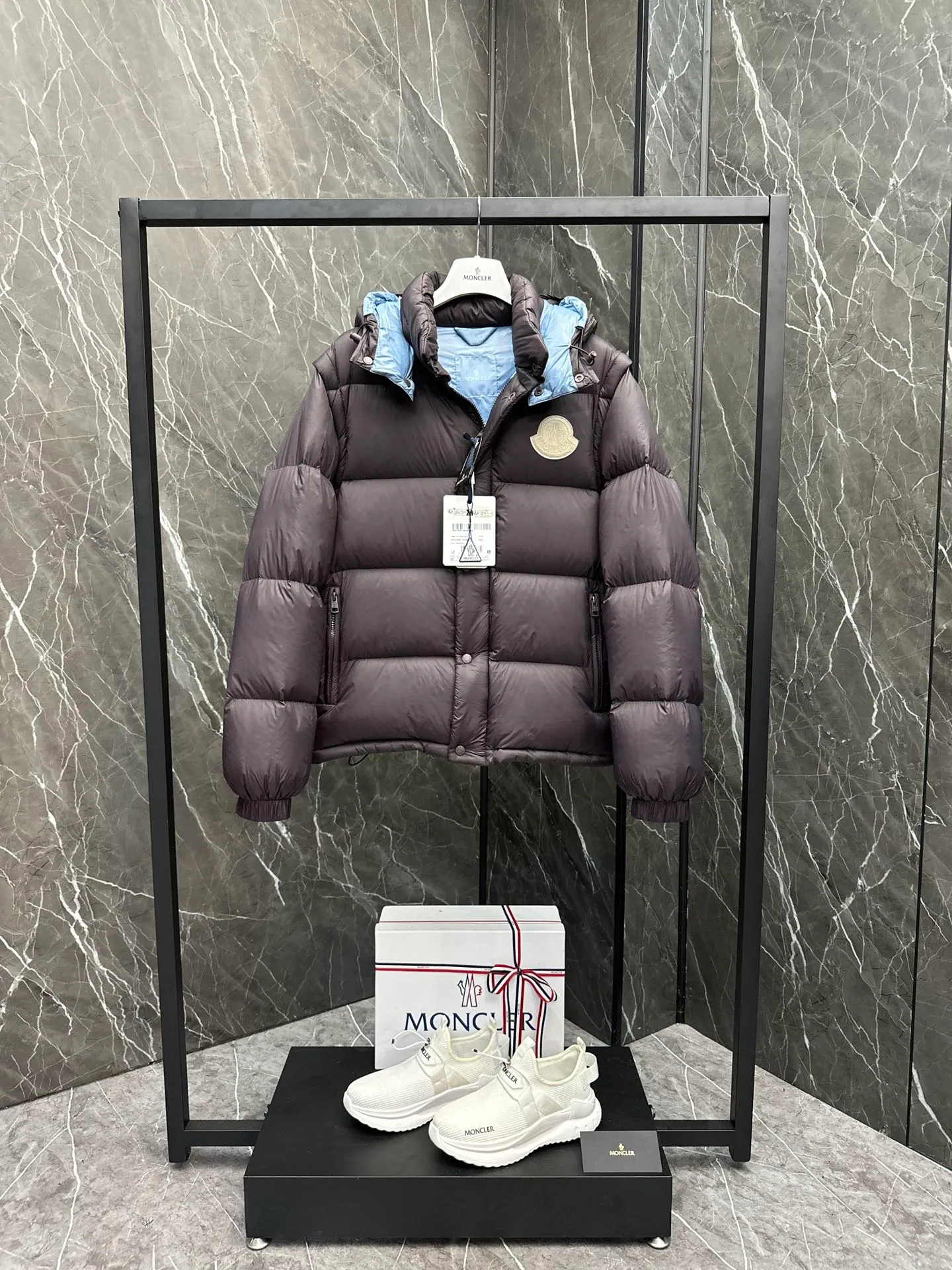 ⬆️Moncler Cyclone . ⚠️ ， 320 ➕， . / / / / . Cyclone ， 。 Cyclone 80 Classic ， 。 ， ， 。 。 • •Nylon laqué • • • • • • Size : 1-5 Black Navy Blue baby Blue . D 9888055780
